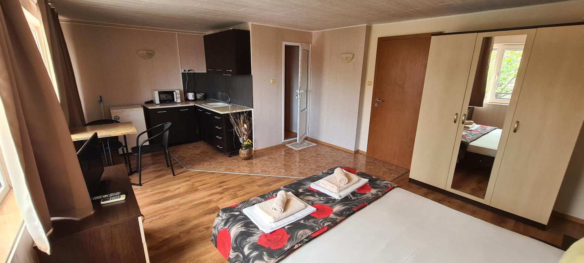 Sineva Guest House Равда Екстериор снимка