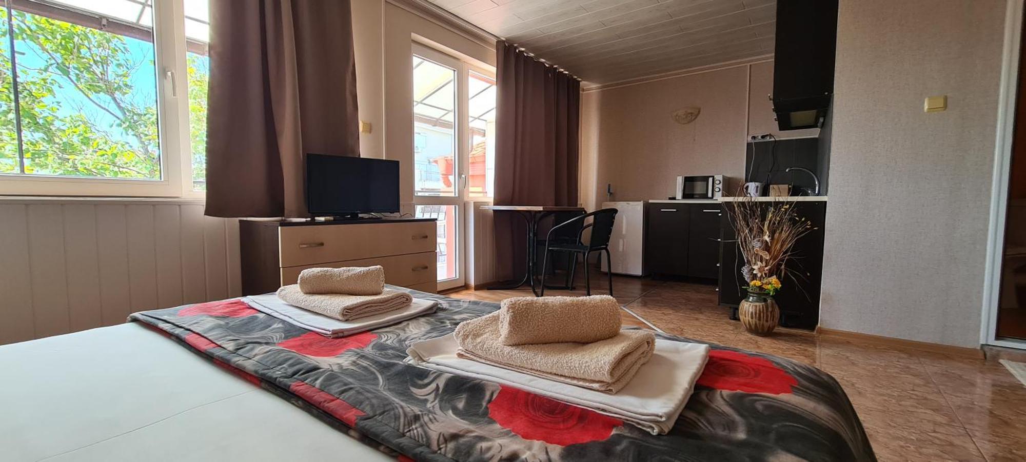 Sineva Guest House Равда Екстериор снимка