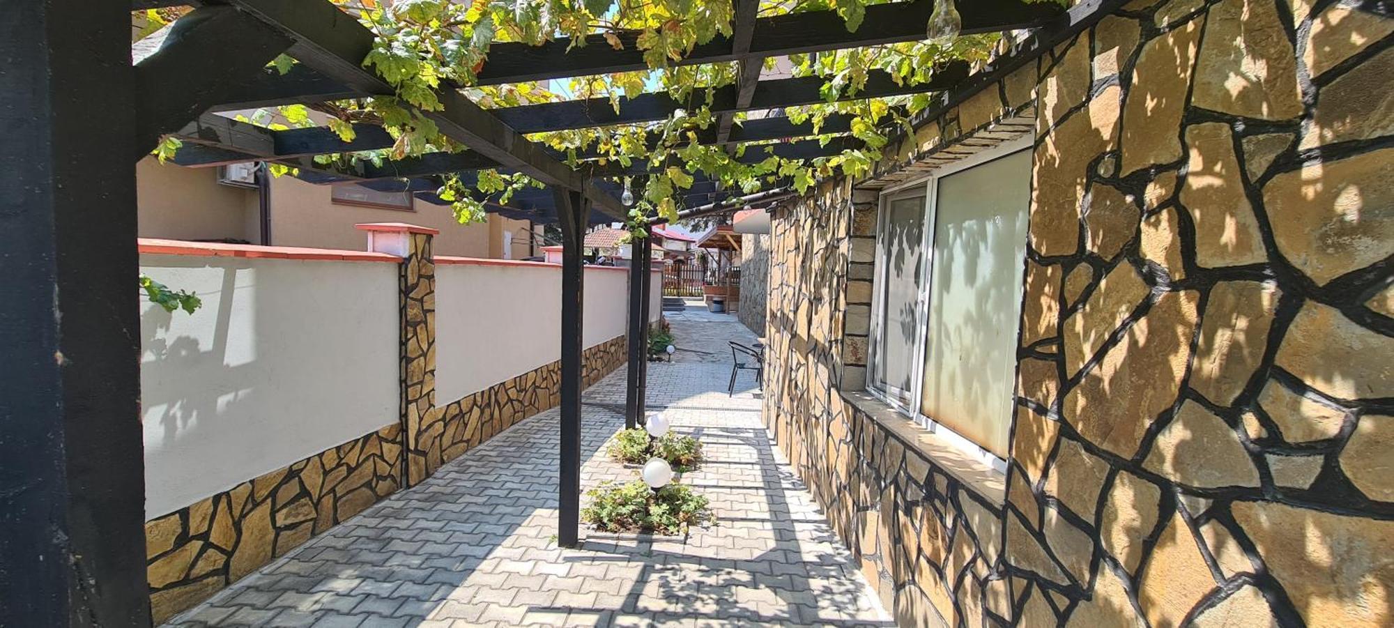 Sineva Guest House Равда Екстериор снимка