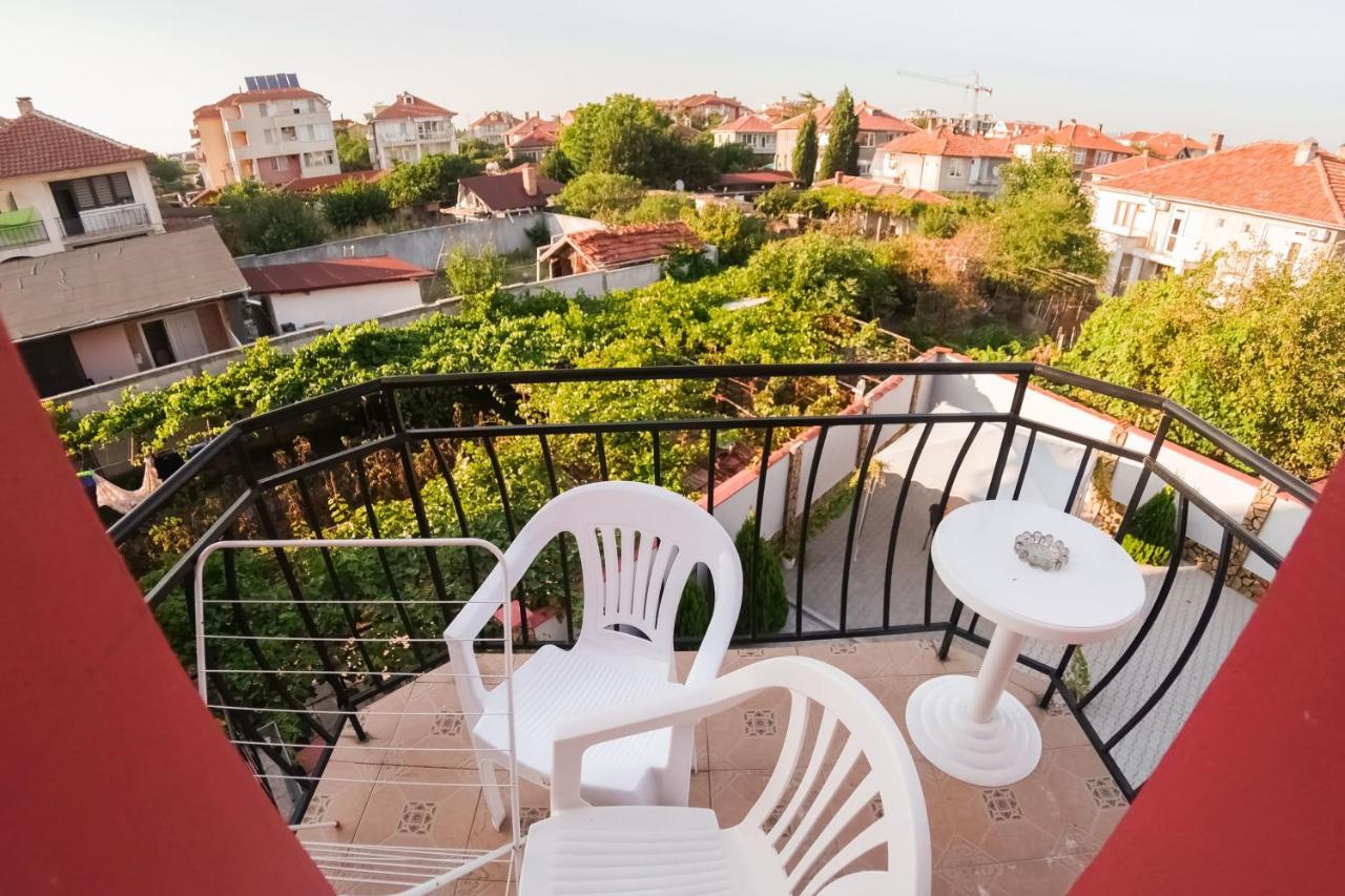 Sineva Guest House Равда Екстериор снимка